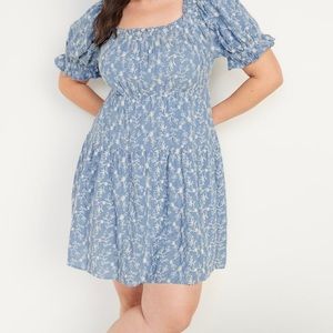 Old Navy Women’s Medium blue and white floral embroidered baby doll dress🍄🌿
